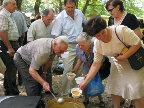 …έτος 2008… 8.9.08… ημέρα Δευτέρα… πανηγύρι του Μοναστηριού μας… της Ιεράς Μονής Γεννήσεως Θεοτόκου Σπινάσας (Νεράϊδας)…...