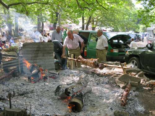 …έτος 2008… 8.9.08… ημέρα Δευτέρα… πανηγύρι του Μοναστηριού μας… της Ιεράς Μονής Γεννήσεως Θεοτόκου Σπινάσας (Νεράϊδας)…...