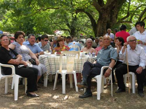 …έτος 2008… 8.9.08… ημέρα Δευτέρα… πανηγύρι του Μοναστηριού μας… της Ιεράς Μονής Γεννήσεως Θεοτόκου Σπινάσας (Νεράϊδας)…...